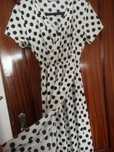 vestido comprido às bolinhas
