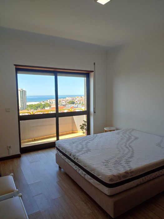 Arrenda-se quartos individuais em Buarcos. Excelentes vistas.