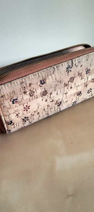 Duas carteiras em bom estado e baratas