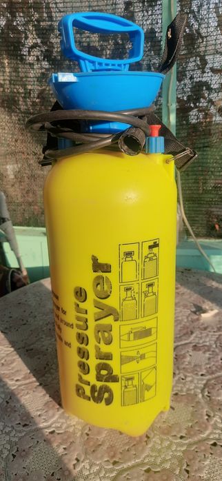 Опрыскиватель на 8 литра