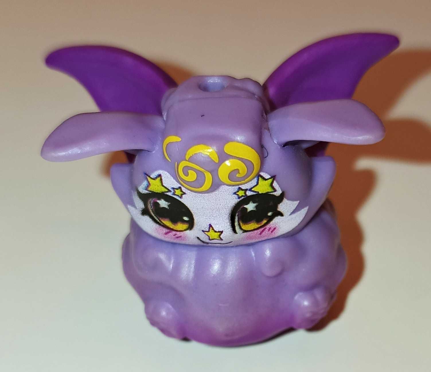 Figurka pokemon jak na zdjęciu, ok 4 cm.
