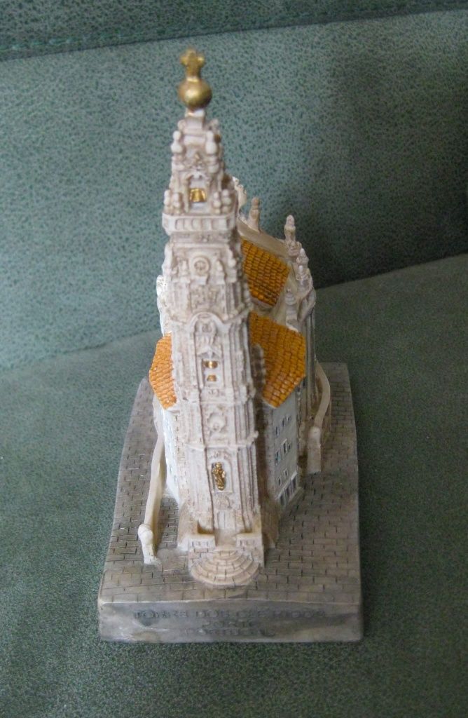 Réplica da Torre dos Clérigos em Marfinite