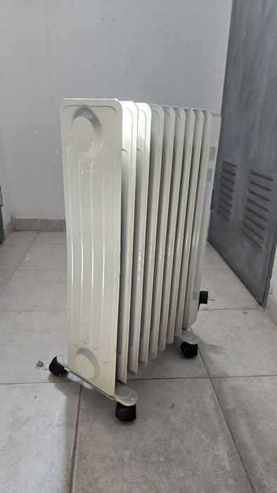 • Aquecedor a Óleo Eletronia CYAA10-9