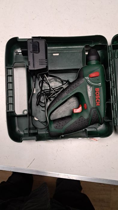 Bosch Uneo акумуляторний перфоратор шурупокрут