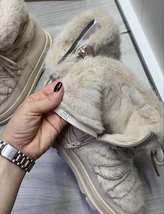 Теплі чоботи Zara з штучним хутром і шнурками чобітки Zara 34 розмір