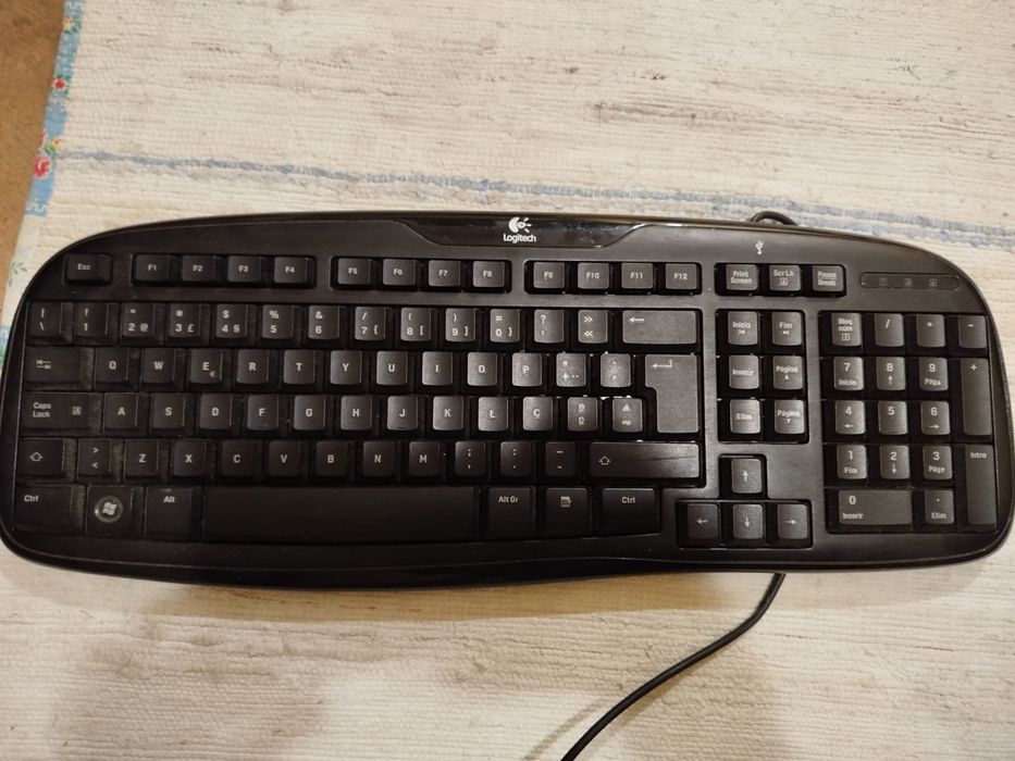 Teclado Logitech Clássico 200