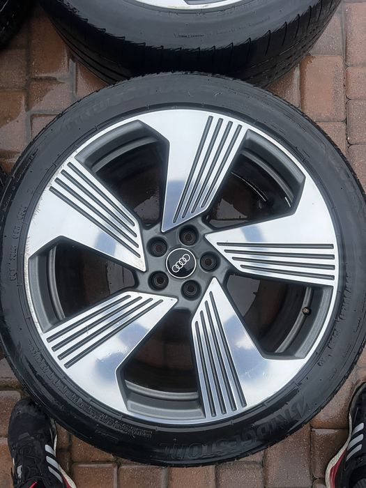 Оригінальні ковані диски Audi e-tron r21