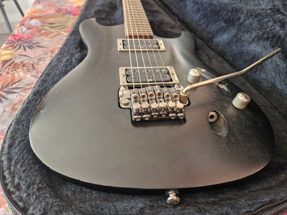 Gitara elektryczna Ibanez S320 slim (cienka deska) bardzo wygodna