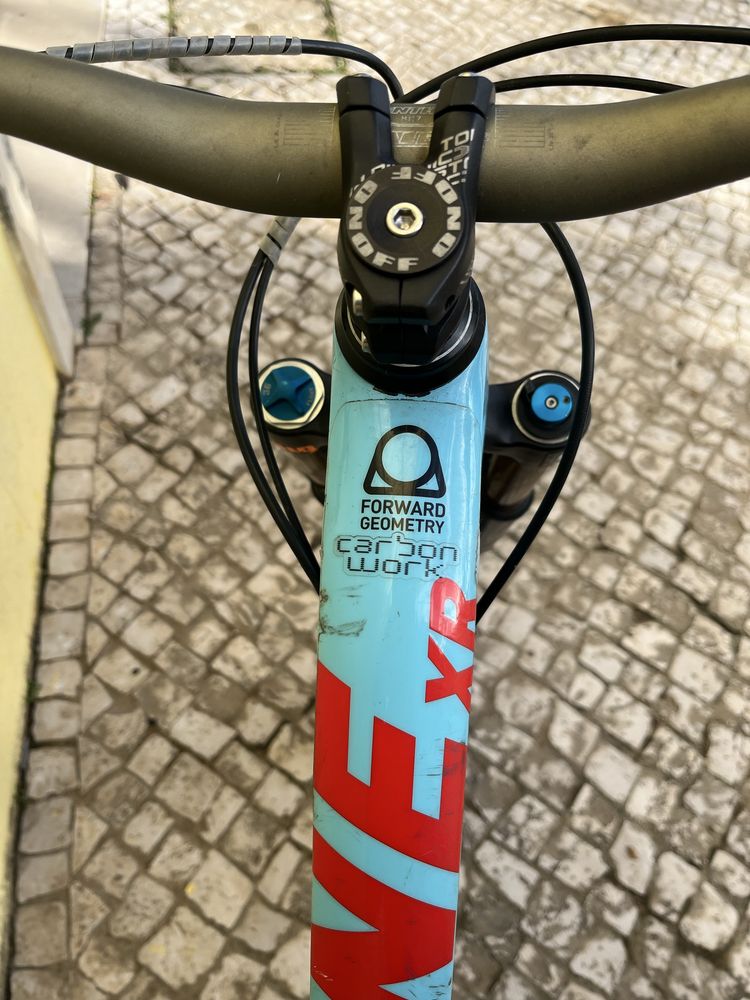Bicicleta carbono mondraker dune xr