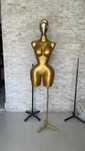 A venda manequins para lojas novos.