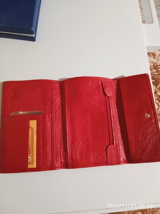 Продам брендовий гаманець з натуральної шкіри