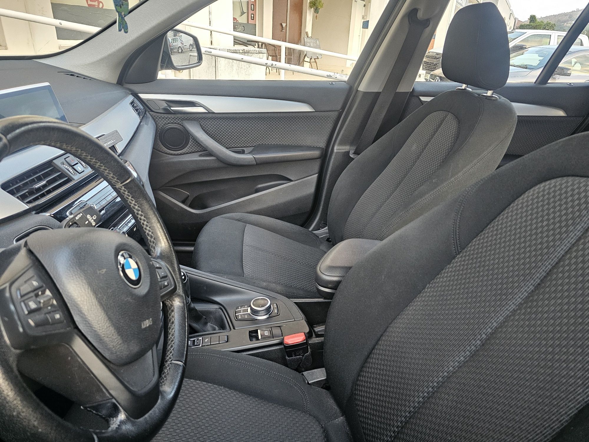 Vendo  bmw  x1 2020