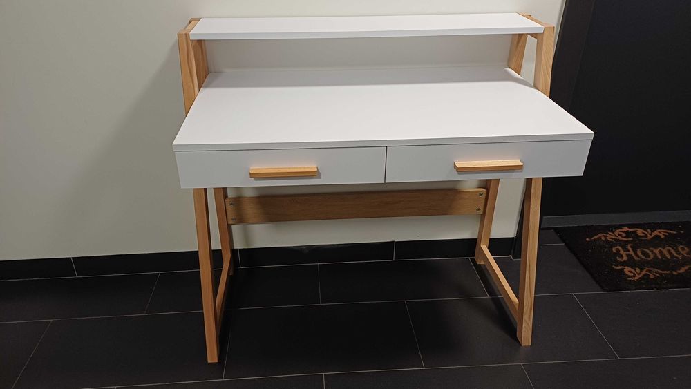 "Świeżo" złożone biurko z salonu Agata.