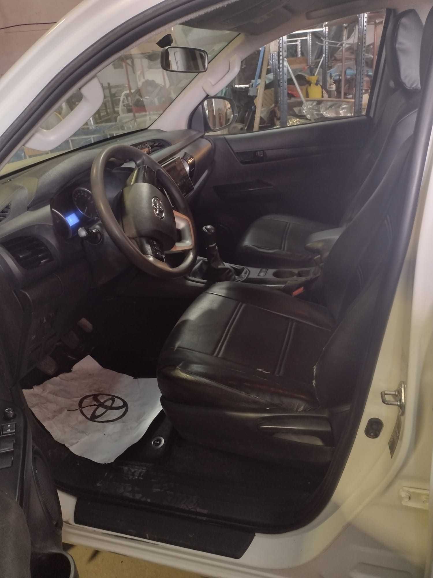 Toyota Hilux, 4x2, com 65 000 Km