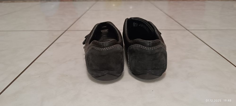 Кросівки унісекс.