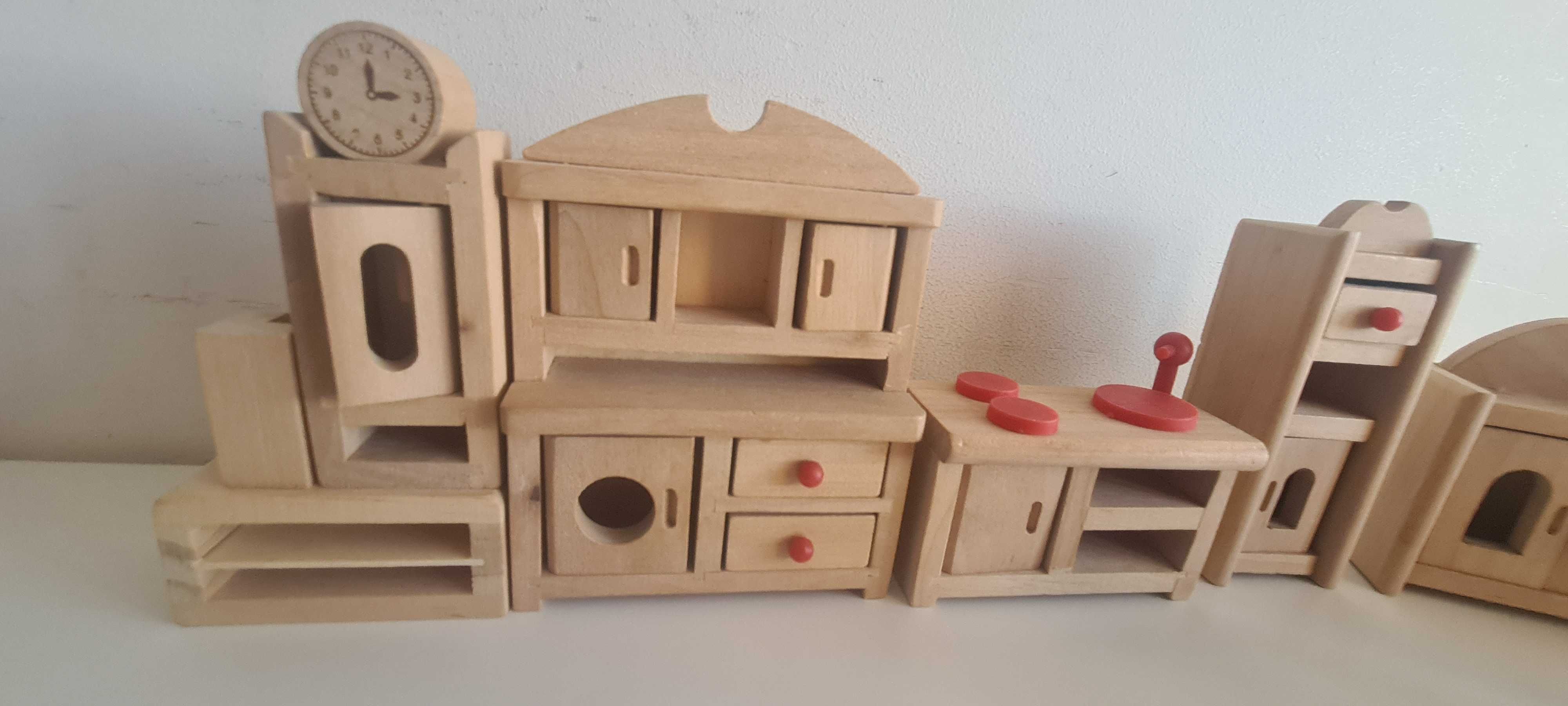 Brinquedos de madeira para brincar - sala, quarto e casa de banho
