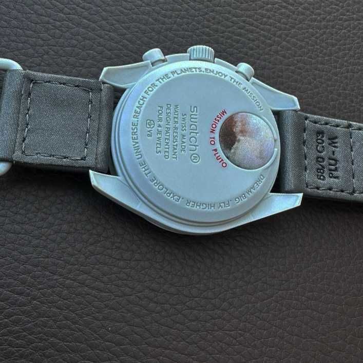 Nowość! Pluto Watch - mroczny urok w kosmicznym stylu!