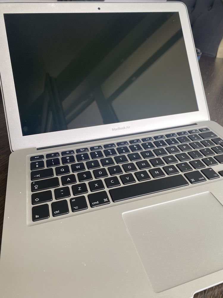 Macbook Apple Air 13 2017  jak nowy