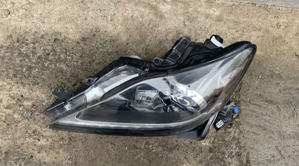 Левая фара Lexus Is темная фара левая на Лексус Ис  оригинал ксенон