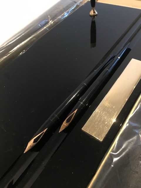 Sheaffer, base de secretária