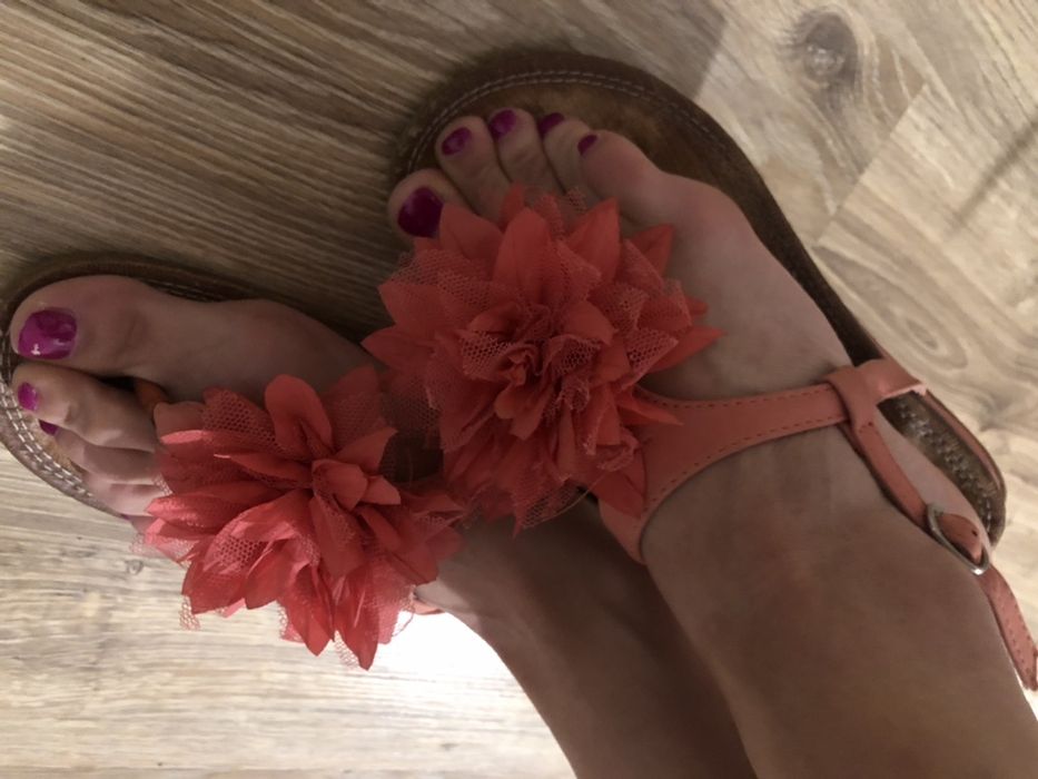 Sandały z kwiatem różowe