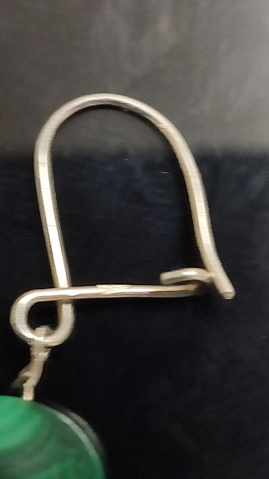 Kolczyki srebrne z malachitem.