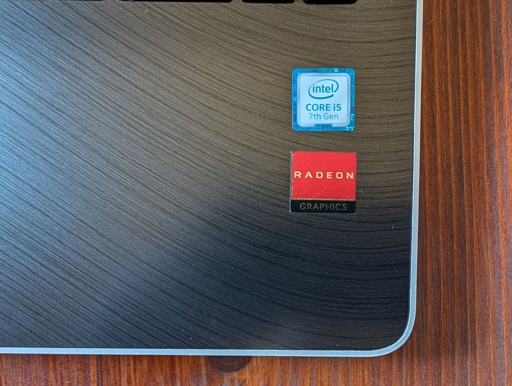Portátil HP (15-bs007np) usado com ecrã a funcionar mal