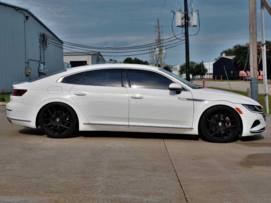 Volkswagen Arteon SE      2021