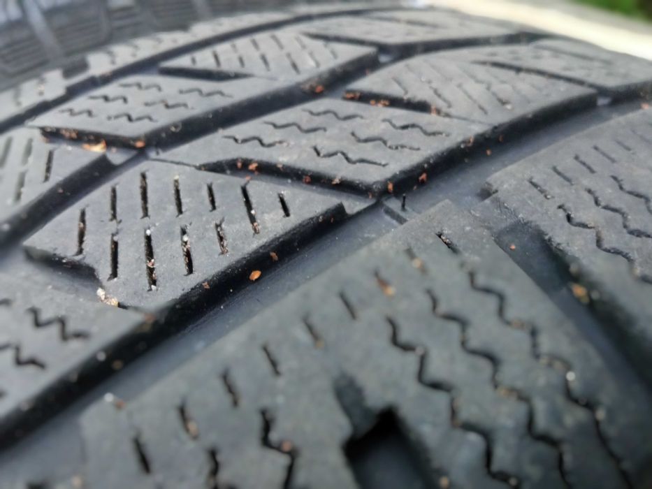 Hankook 16 215/65 Winter I*cept LV Opony Zimowe Komplet bus
