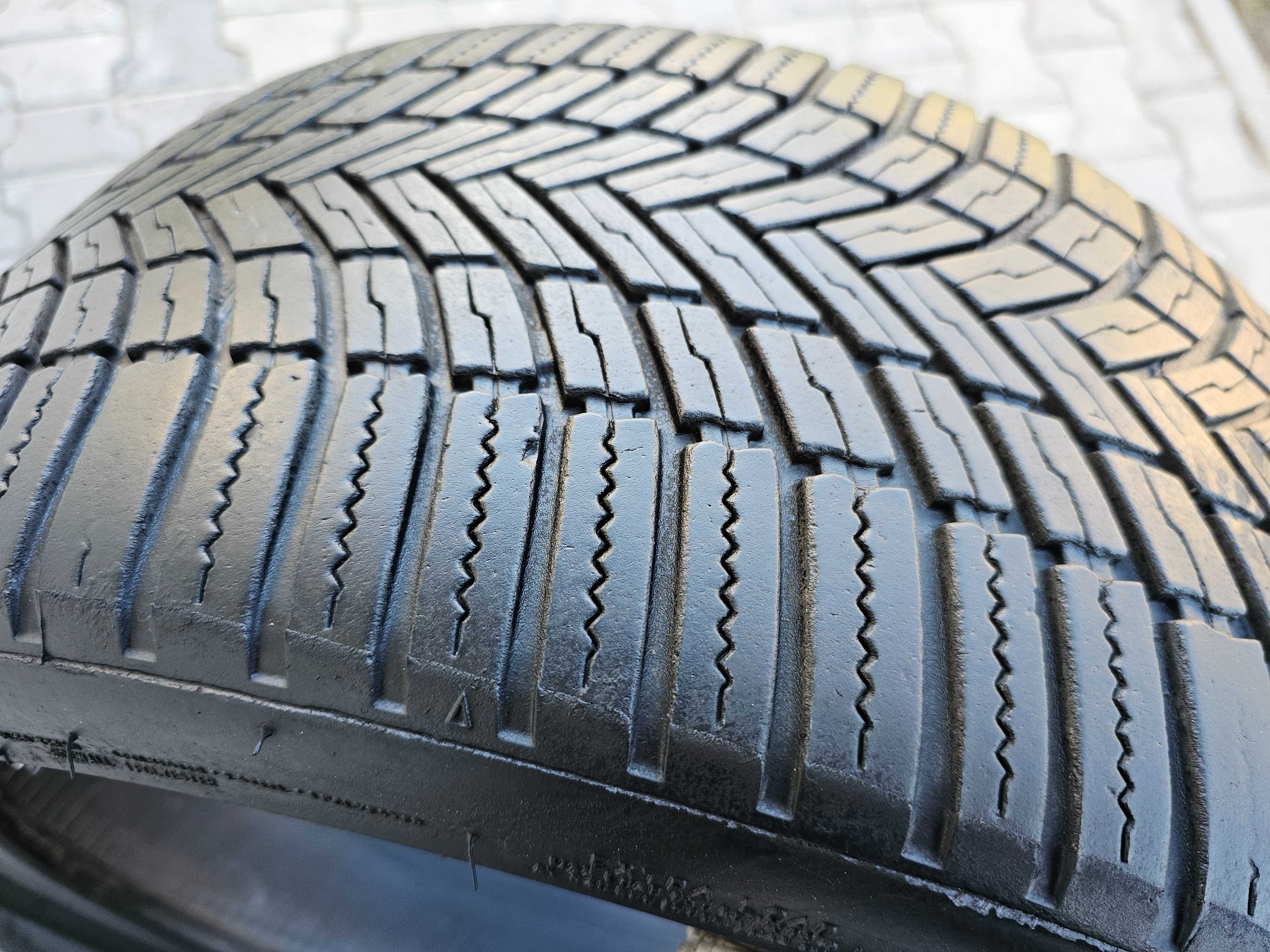Całoroczne Bridgestone 225/40 R18 5mm