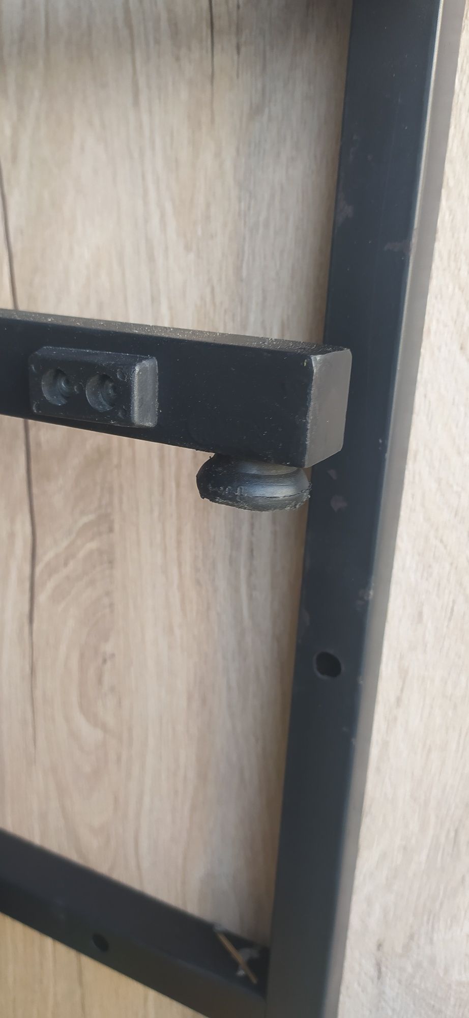 Witam posiadam stół składany podstawą metalowa profil 3×3 bardzo ładny