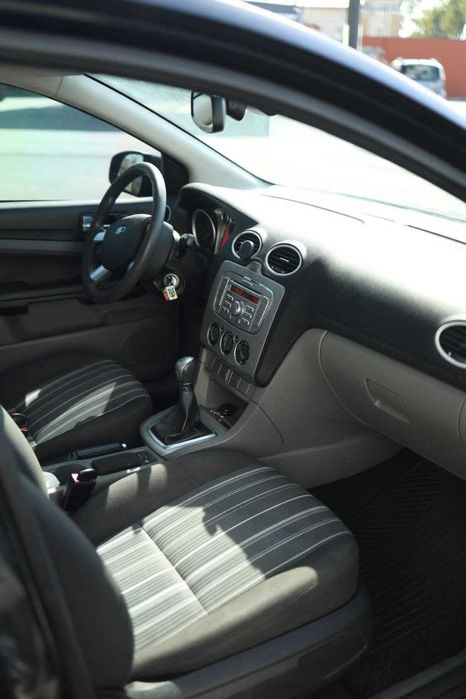Ford Focus 2009 Hatchback II покоління (FL)•1.4 Duratec МТ (80 к.с.)