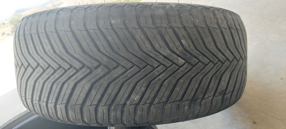 Michelin Cross Climate 2 235/45 R18