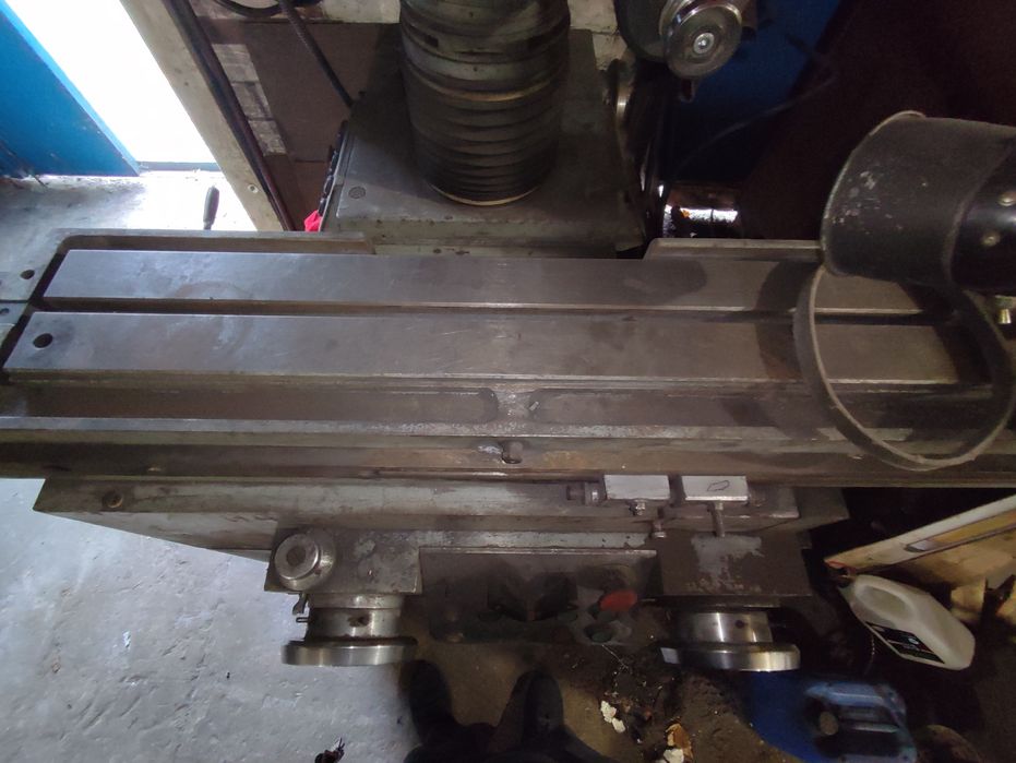 Універсально-заточний верстат