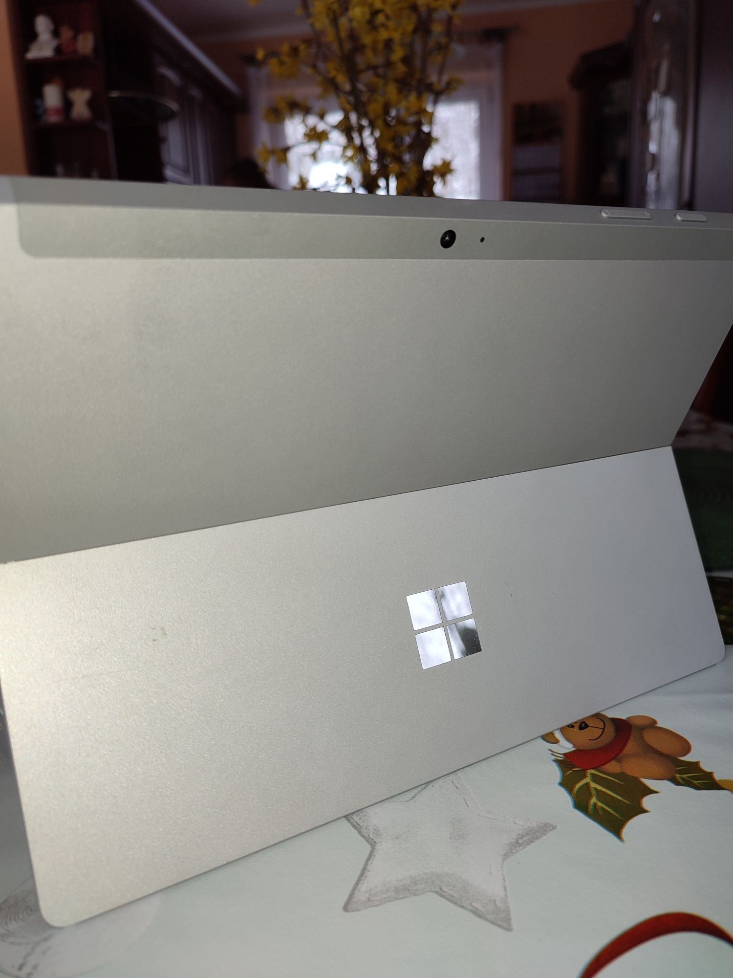 Laptop Microsoft sur face