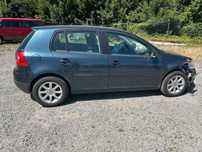 Sprzedam volkswagen golf V do naprawy