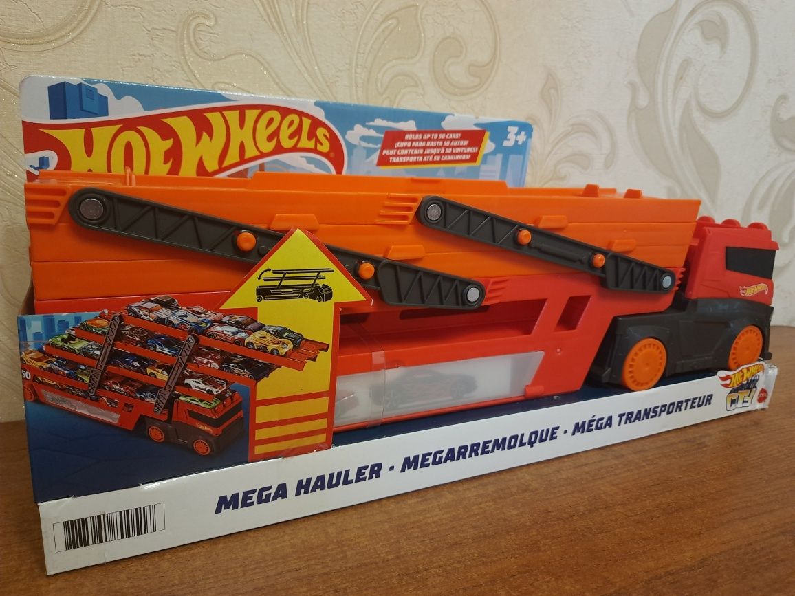 Автовоз Hot Wheels Mega Hauler на 50 машинок GHR48