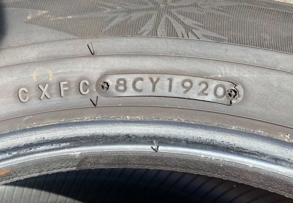 Шины б/у зима 225/60 R17  TOYO OBSERVE S944