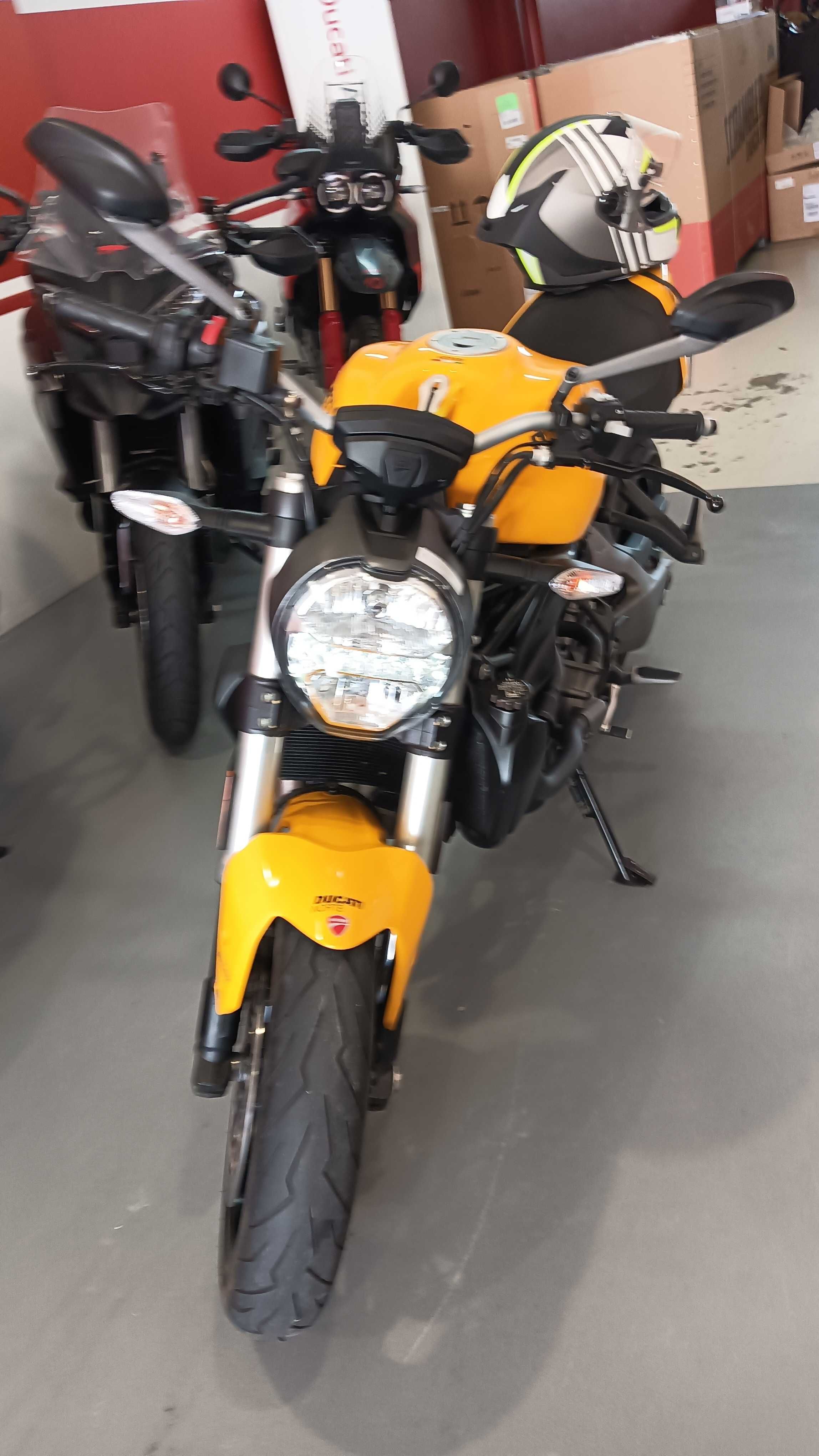 Ducati Monster 821 - Yellow SE