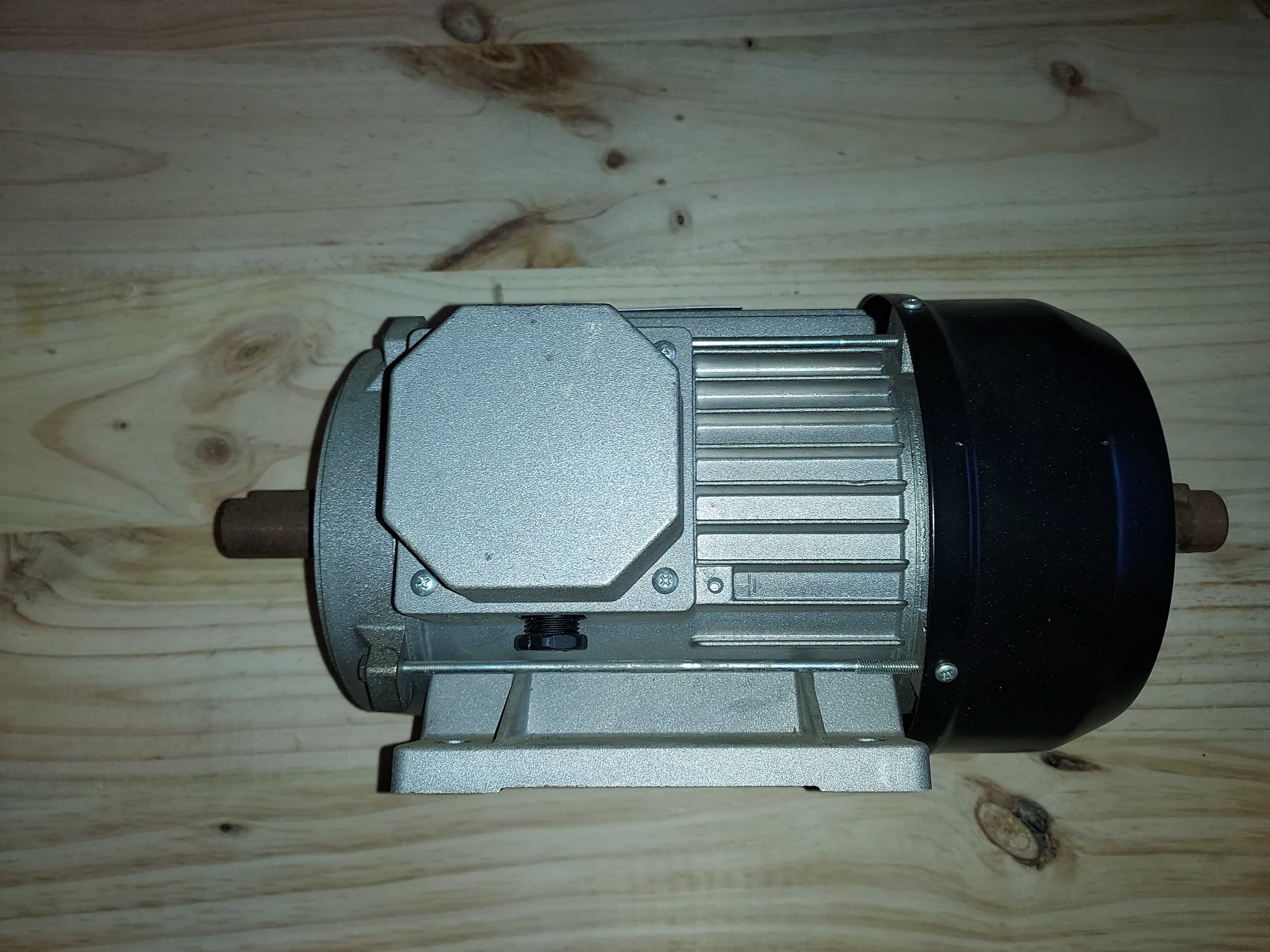 Motor elétrico trifásico  3hp 1400 rpm