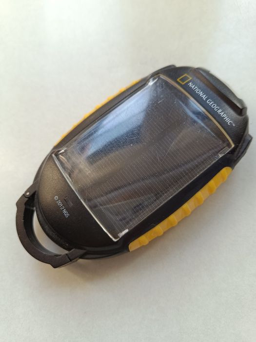 Ładowarka słoneczna z 4 różnymi ustawieniami światła