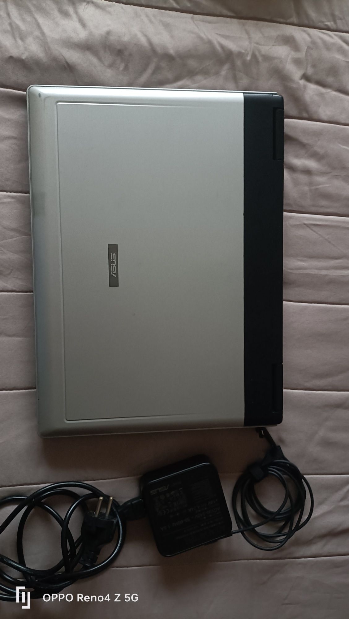 PC ASUS usado, com carregador original.