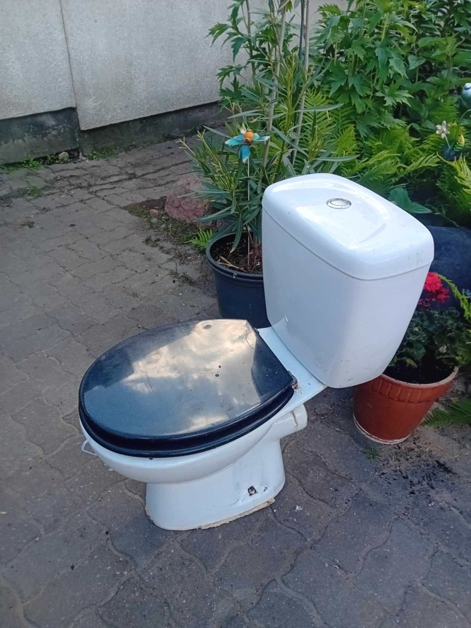 Toaleta wc kompakt na budowę sprawna spłuczka itd !