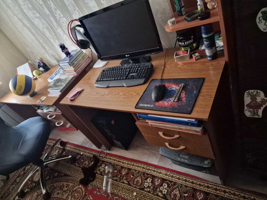 Стол письменный, либо офисный