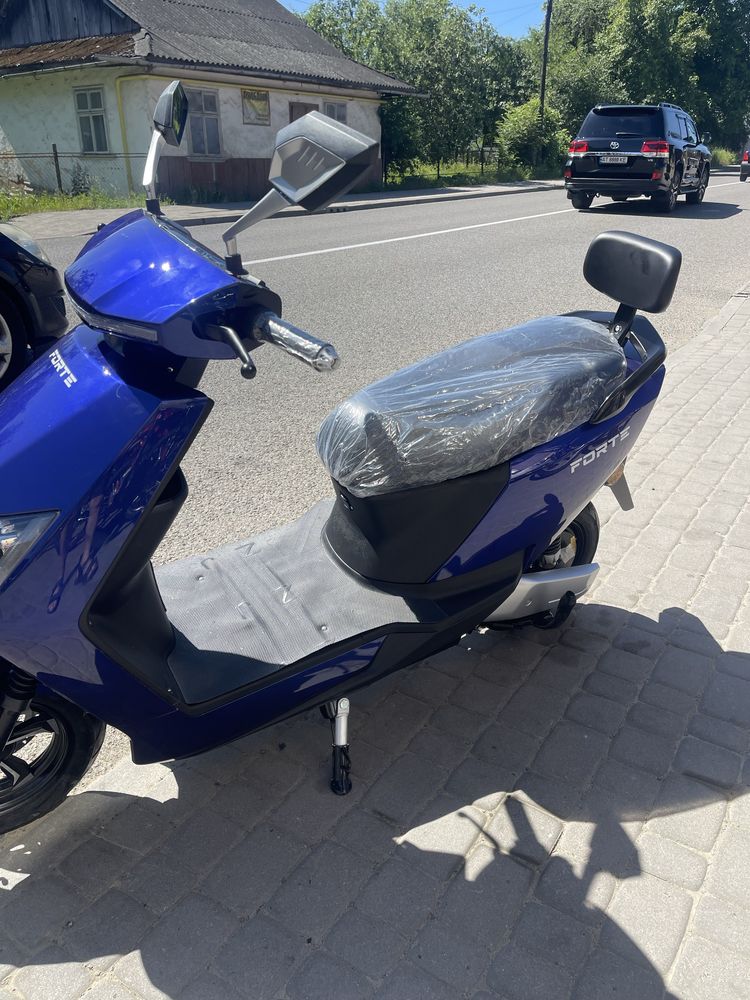 Електроскутер FORTE T3 1800W