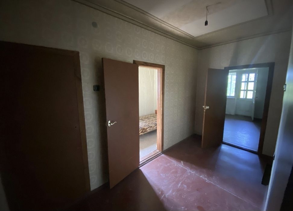 Продам великий 2 поверховий будинок