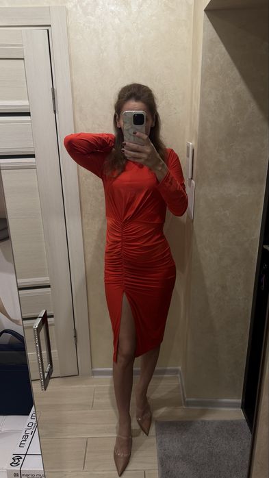 Сукня жіноча червона