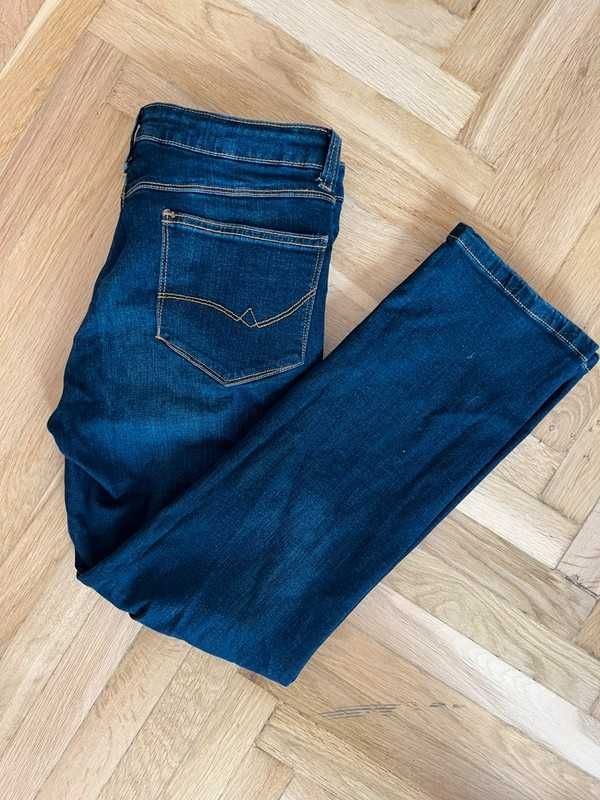 Długie spodnie jeansy denim ciemne straight basic