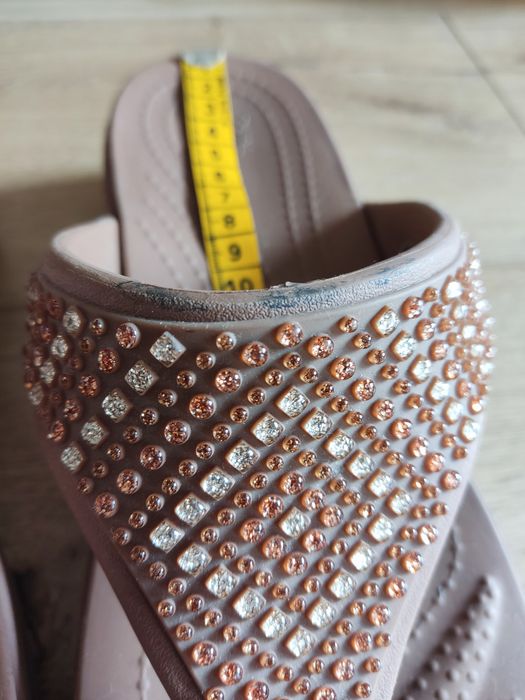 Crocsy na platformie, japonki