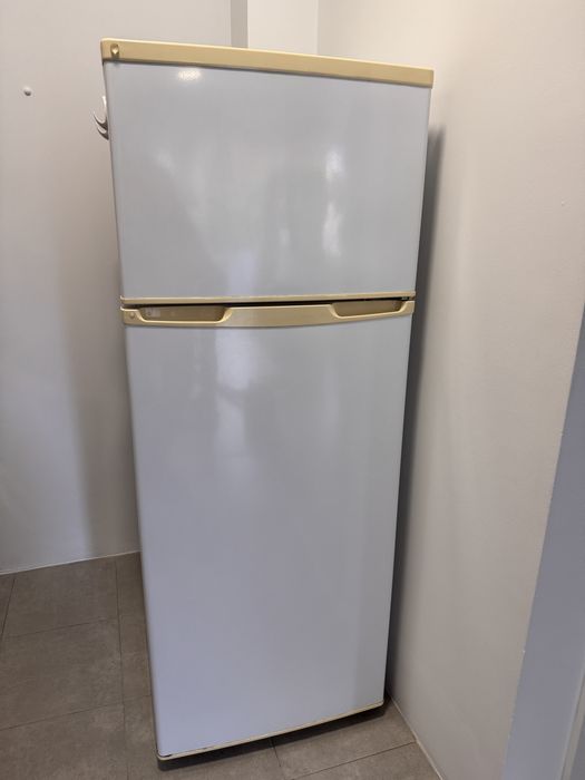 Frigorífico 2 portas KUNFT 240 – Usado, a funcionar